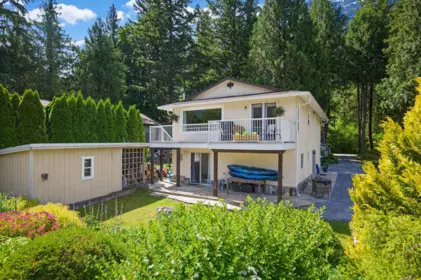 120 Robertson Crescent, Hope, BC, Hope — Single Family Residence for sale