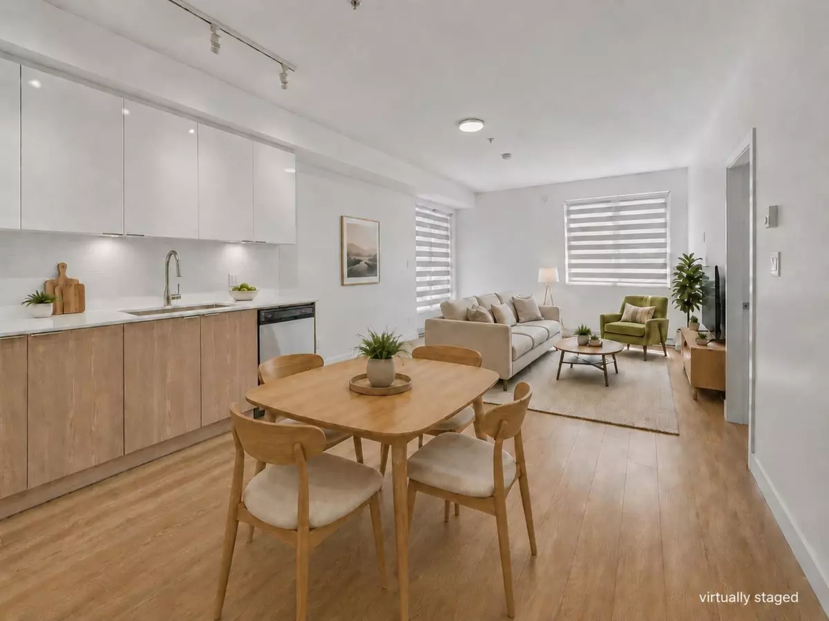 Living Room Photo of 402 37881 Cleveland Avenue, Squamish, BC