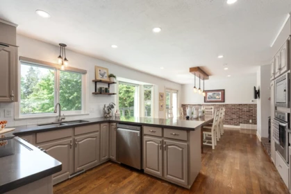 Breakfast Nook Photo of 27454 110 Avenue, Maple Ridge, BC