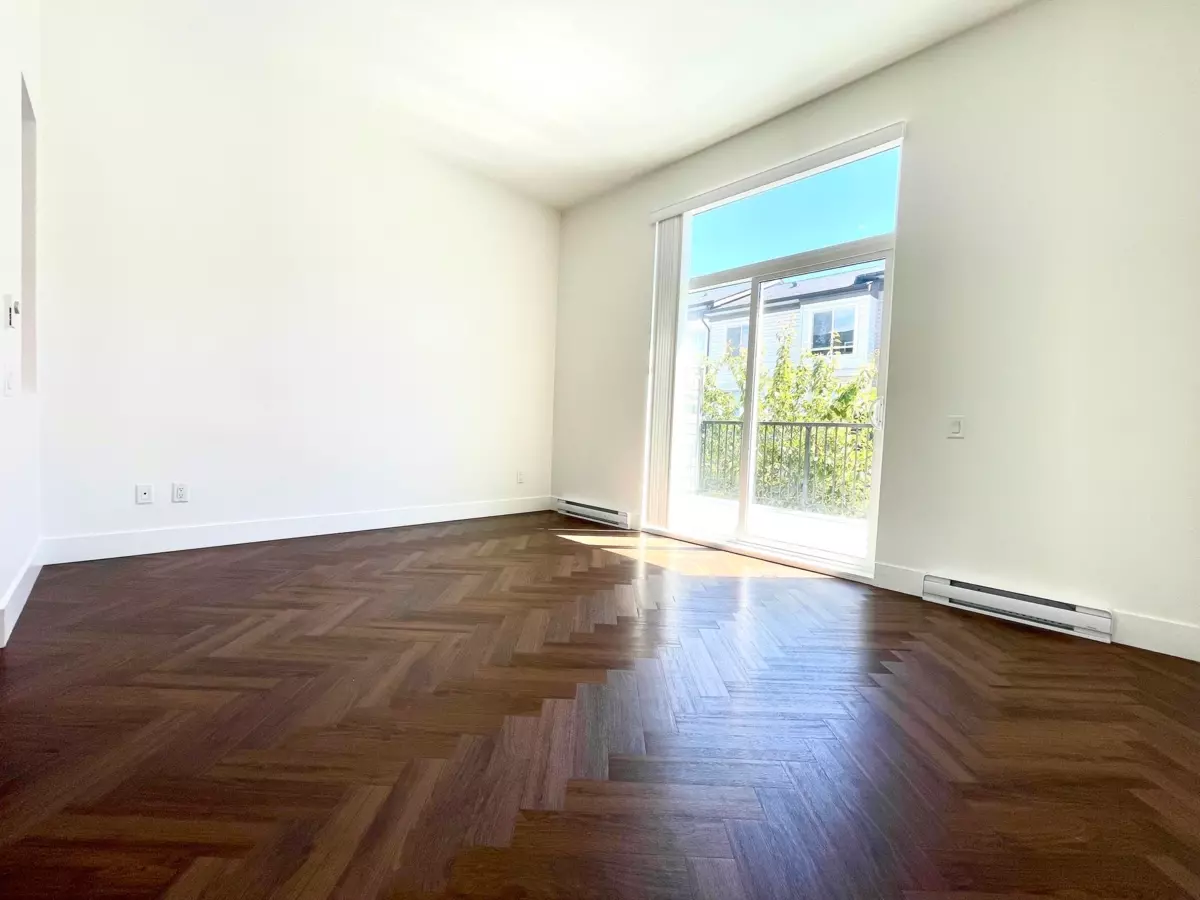 Family Room Photo of 14 15938 27 Avenue, Surrey, BC