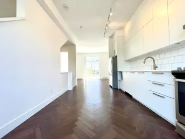Walk-In Closet Photo of 14 15938 27 Avenue, Surrey, BC