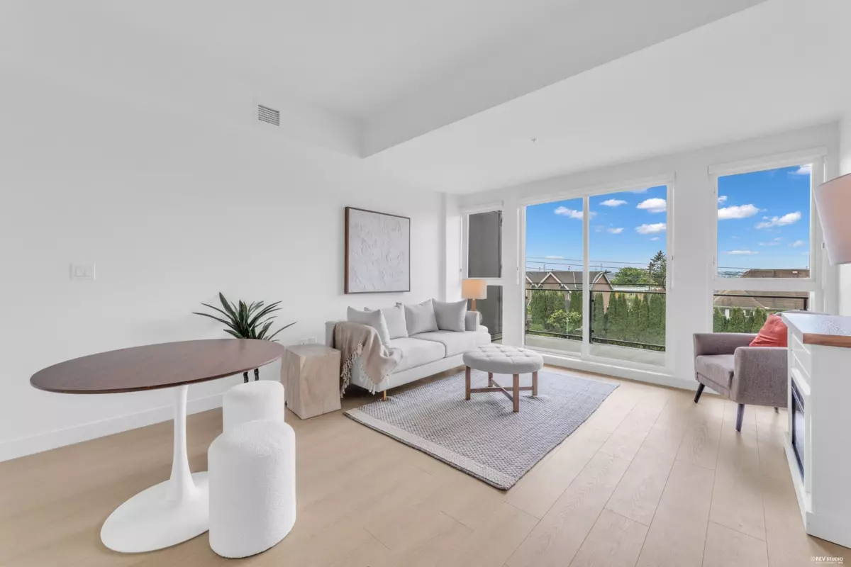 Dining Area Photo of 103/203 422 E 3rd Street, North Vancouver, BC