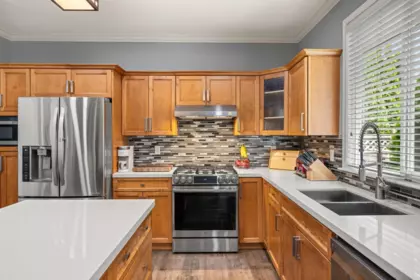 Kitchen Island Photo of 27958 Trestle Avenue, Abbotsford, BC