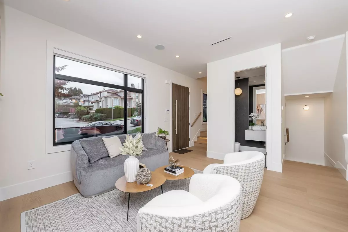 Family Room Photo of 1 4828 Albert Street, Burnaby, BC