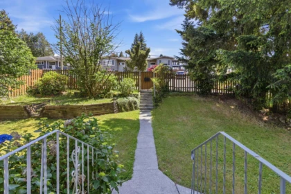 Hallway Photo of 12301 99a Avenue, Surrey, BC