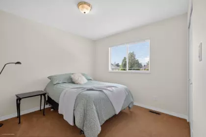 Guest Bathroom Photo of 15465 80 Avenue, Surrey, BC