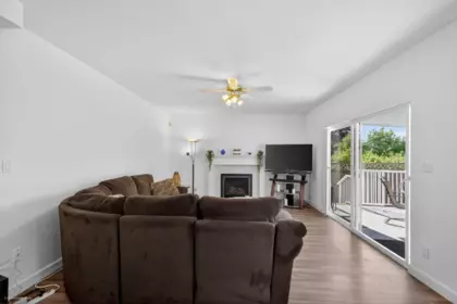 Kitchen Photo of 15465 80 Avenue, Surrey, BC