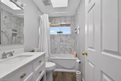 Powder Room Photo of 15465 80 Avenue, Surrey, BC