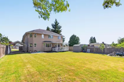 Staircase Photo of 15465 80 Avenue, Surrey, BC