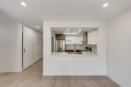 Kitchen Photo of 304 9635 121 Street, Surrey, BC