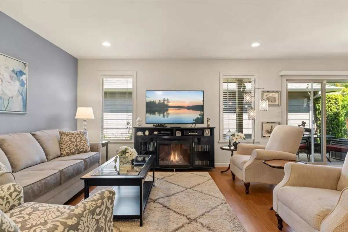 Family Room Photo of 214 46000 Thomas Road, Chilliwack, BC