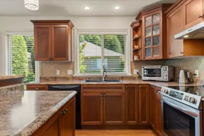 Kitchen Island Photo of 214 46000 Thomas Road, Chilliwack, BC