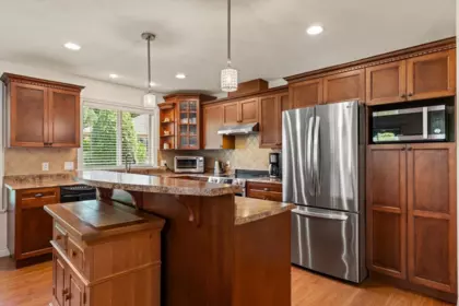 Kitchen Photo of 214 46000 Thomas Road, Chilliwack, BC