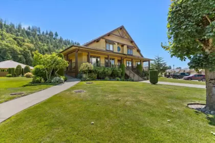 Outdoor Deck Photo of 214 46000 Thomas Road, Chilliwack, BC
