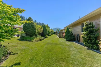 Staircase Photo of 214 46000 Thomas Road, Chilliwack, BC