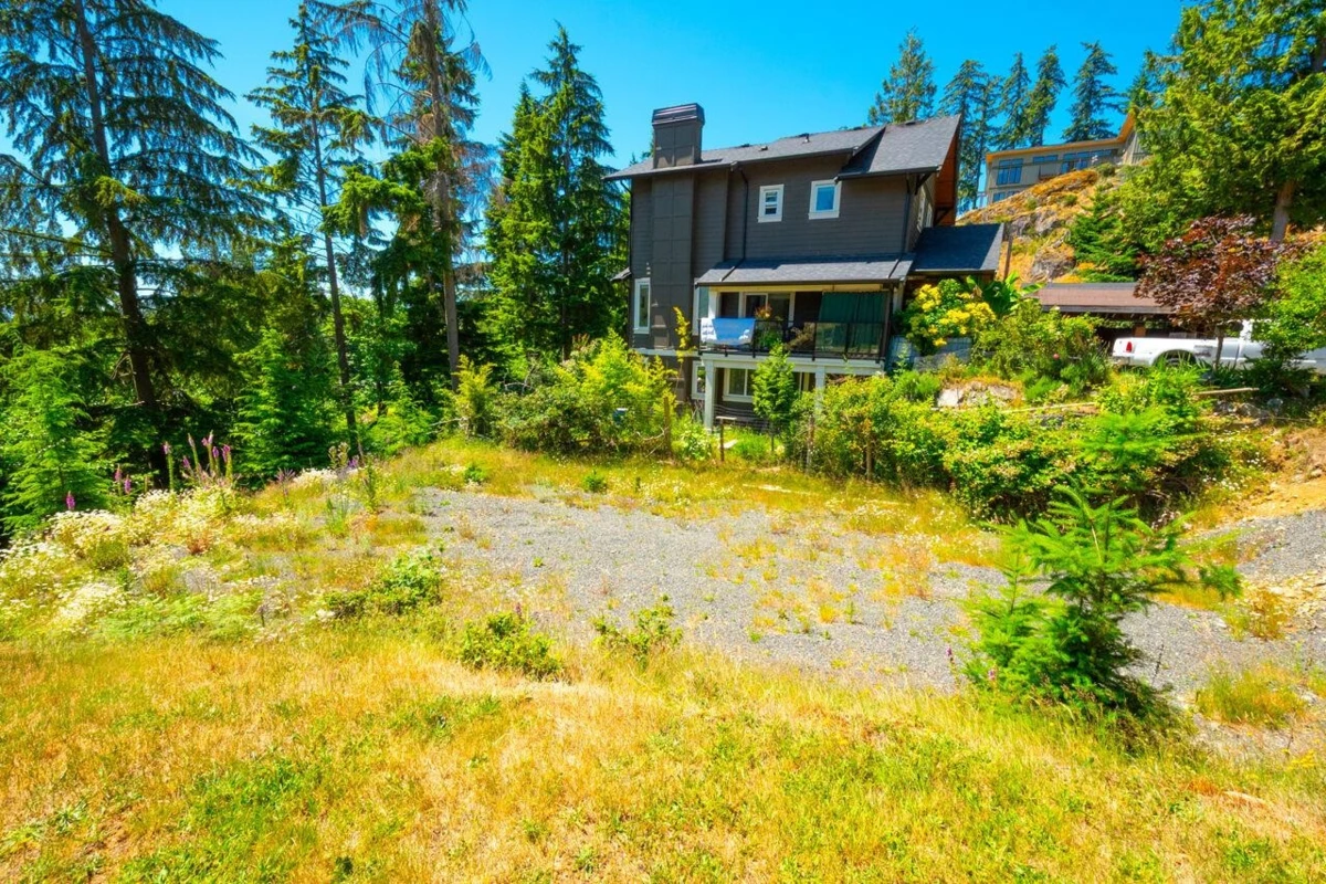 Family Room Photo of 931 Fairway Lane, Bowen Island, BC
