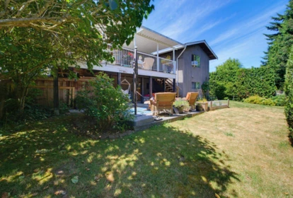Front Yard Photo of 15578 Poplar Drive, Surrey, BC