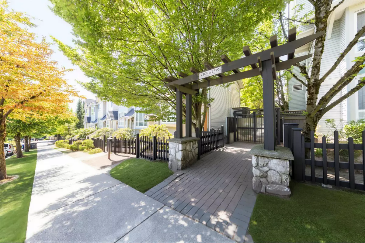 Family Room Photo of 7363 Magnolia Terrace, Burnaby, BC