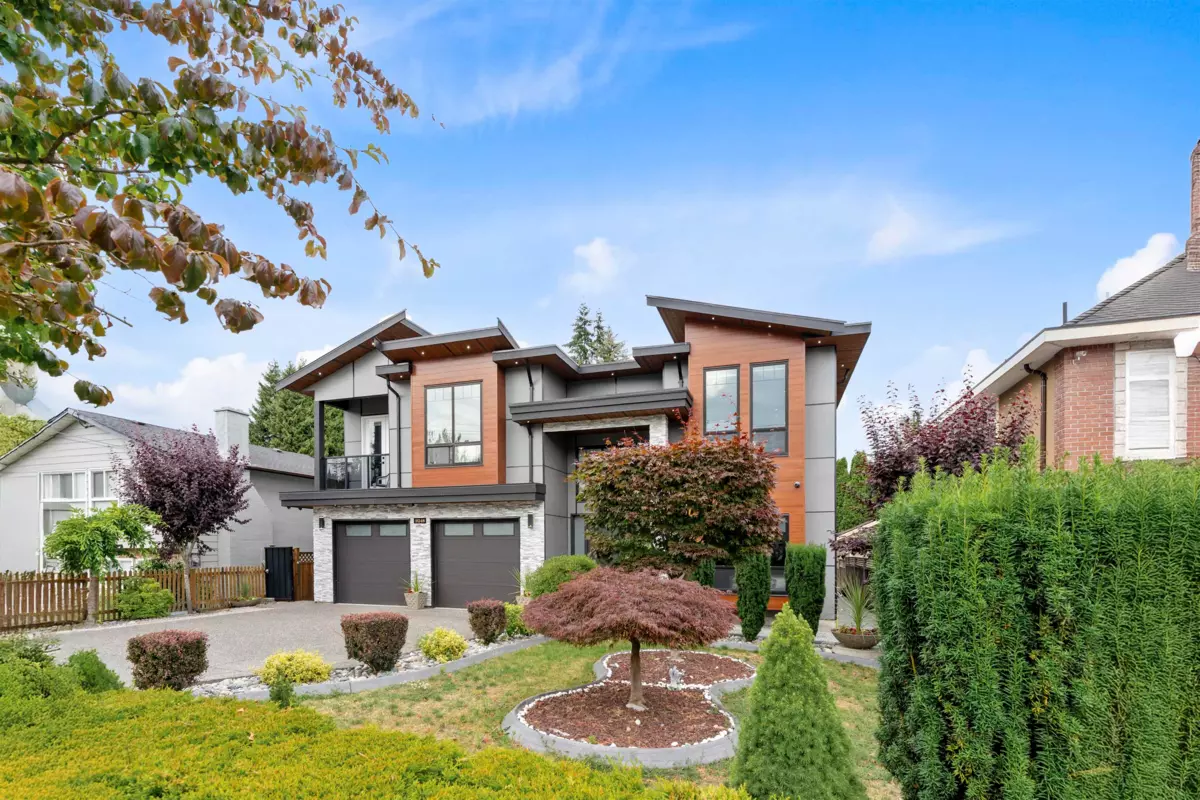 Living Room Photo of 9248 124 Street, Surrey, BC
