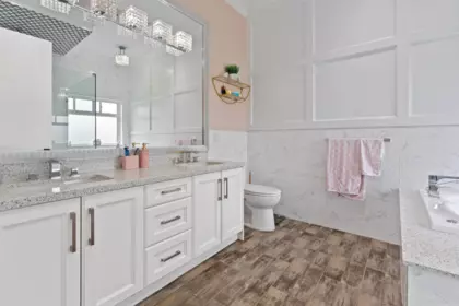 Entry Foyer Photo of 9248 124 Street, Surrey, BC