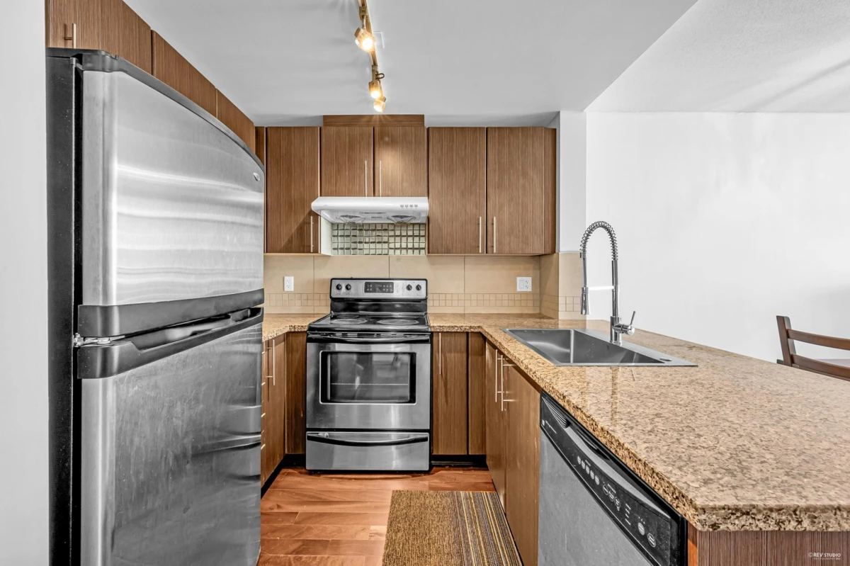 Dining Area Photo of 3303 892 Carnarvon Street, New Westminster, BC