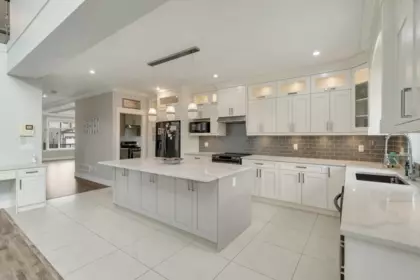 Kitchen Island Photo of 27687 Railcar Crescent, Abbotsford, BC