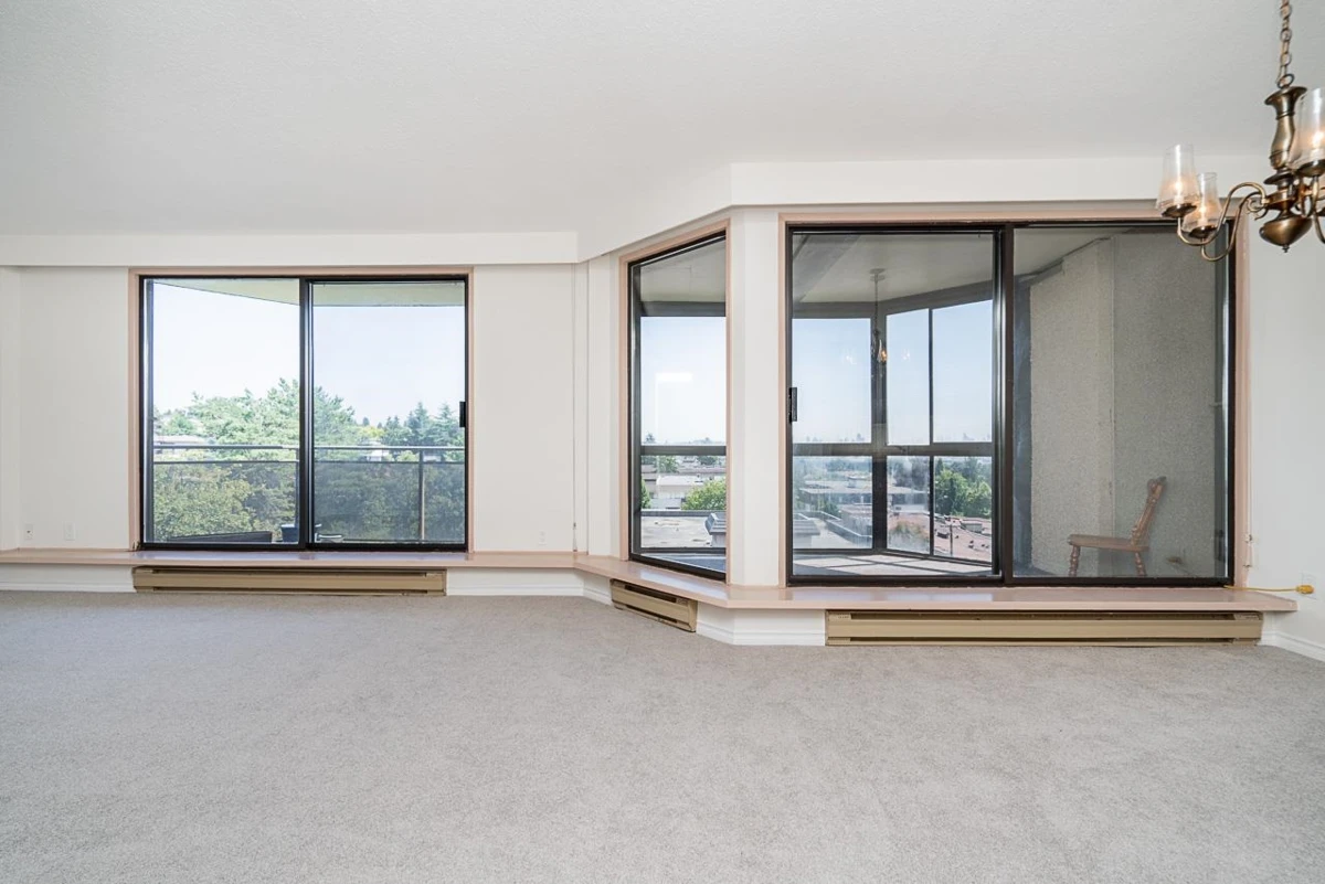 Dining Area Photo of 801 444 Lonsdale Avenue, North Vancouver, BC