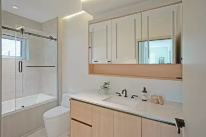 Walk-In Closet Photo of 1 3315 W 10th Street, Vancouver, BC