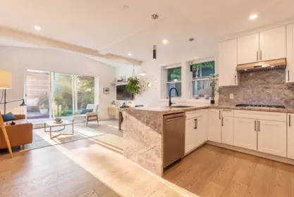 1372 E 10th Avenue, Vancouver, BC, Vancouver — Half Duplex for sale