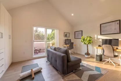 Hot Tub / Spa Photo of 1372 E 10th Avenue, Vancouver, BC