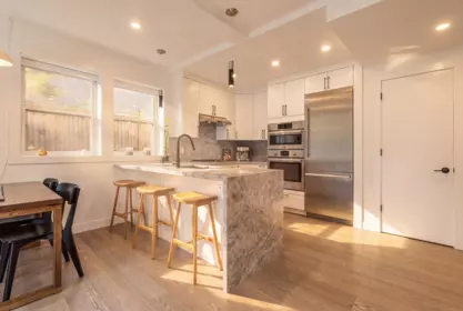 Kitchen Island Photo of 1372 E 10th Avenue, Vancouver, BC