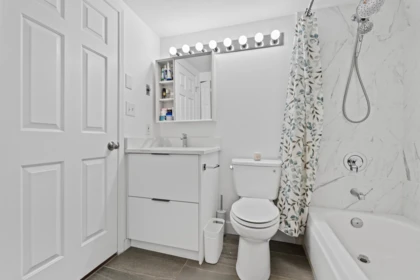 Entry Foyer Photo of 302 5818 Lincoln Street, Vancouver, BC