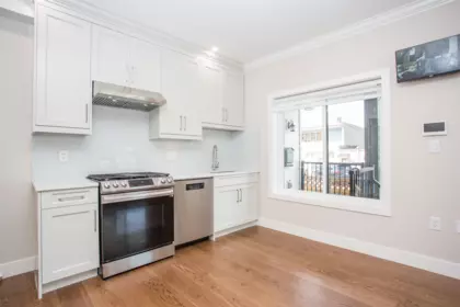 2028 E 42nd Avenue, Vancouver, BC, Vancouver — Half Duplex for sale
