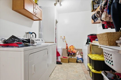 Kitchen Island Photo of 12357 189a Street, Pitt Meadows, BC