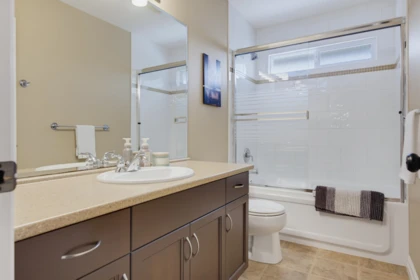 Hallway Photo of 35480 Mckinley Drive, Abbotsford, BC