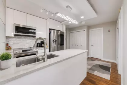 1205 2004 Fullerton Avenue, North Vancouver, BC, North Vancouver — Apartment/Condo for sale