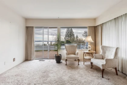 Breakfast Nook Photo of 2575 Queens Avenue, West Vancouver, BC