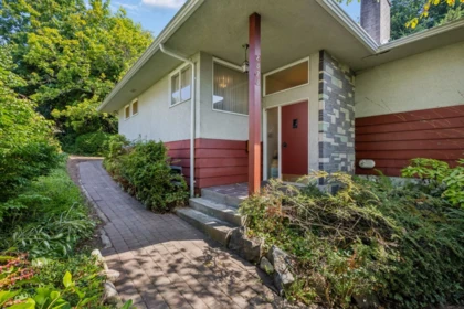 Family Room Photo of 2575 Queens Avenue, West Vancouver, BC