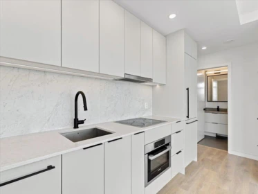 2305 13685 102 Avenue, Surrey, BC, Surrey — Apartment/Condo for sale