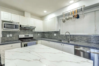 Basement Recreation Room Photo of 1 21801 Dewdney Trunk Road, Maple Ridge, BC