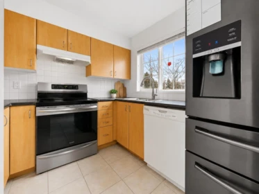 Kitchen Photo of 15 14855 100 Avenue, Surrey, BC
