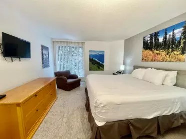 Kitchen Island Photo of 419 4910 Wk 30 Spearhead Place, Whistler, BC