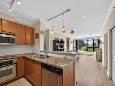 Breakfast Nook Photo of 1101 11 E Royal Avenue, New Westminster, BC