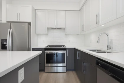 Kitchen Island Photo of 208 32838 Ventura Avenue, Abbotsford, BC