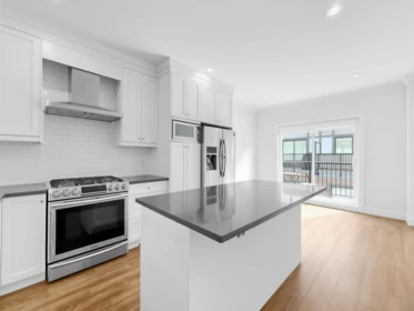 Kitchen Photo of 5 16361 23a Avenue, Surrey, BC