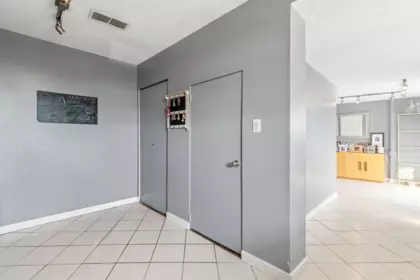 Entry Foyer Photo of 342 E Eighth Avenue, New Westminster, BC