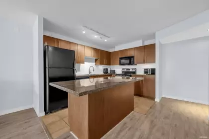 Kitchen Island Photo of 1607 2138 Madison Avenue, Burnaby, BC