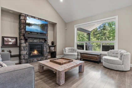 Breakfast Nook Photo of 1920 Peregrine Place, Agassiz, BC