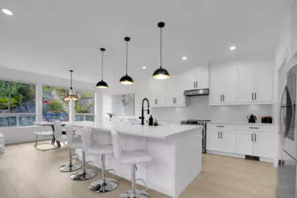 Kitchen Island Photo of 2331 Chardonnay Lane, Abbotsford, BC