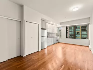 Kitchen Island Photo of 1113 1333 W Georgia Street, Vancouver, BC